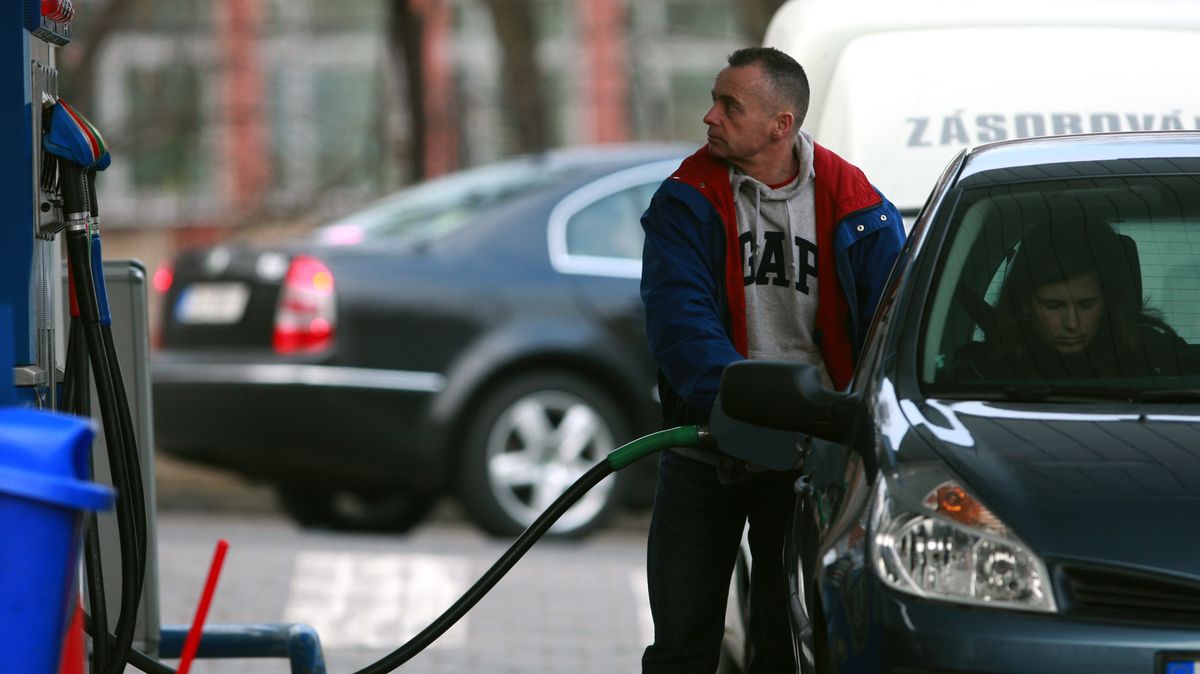 Konec ruské ropy zvedne ceny minimálně